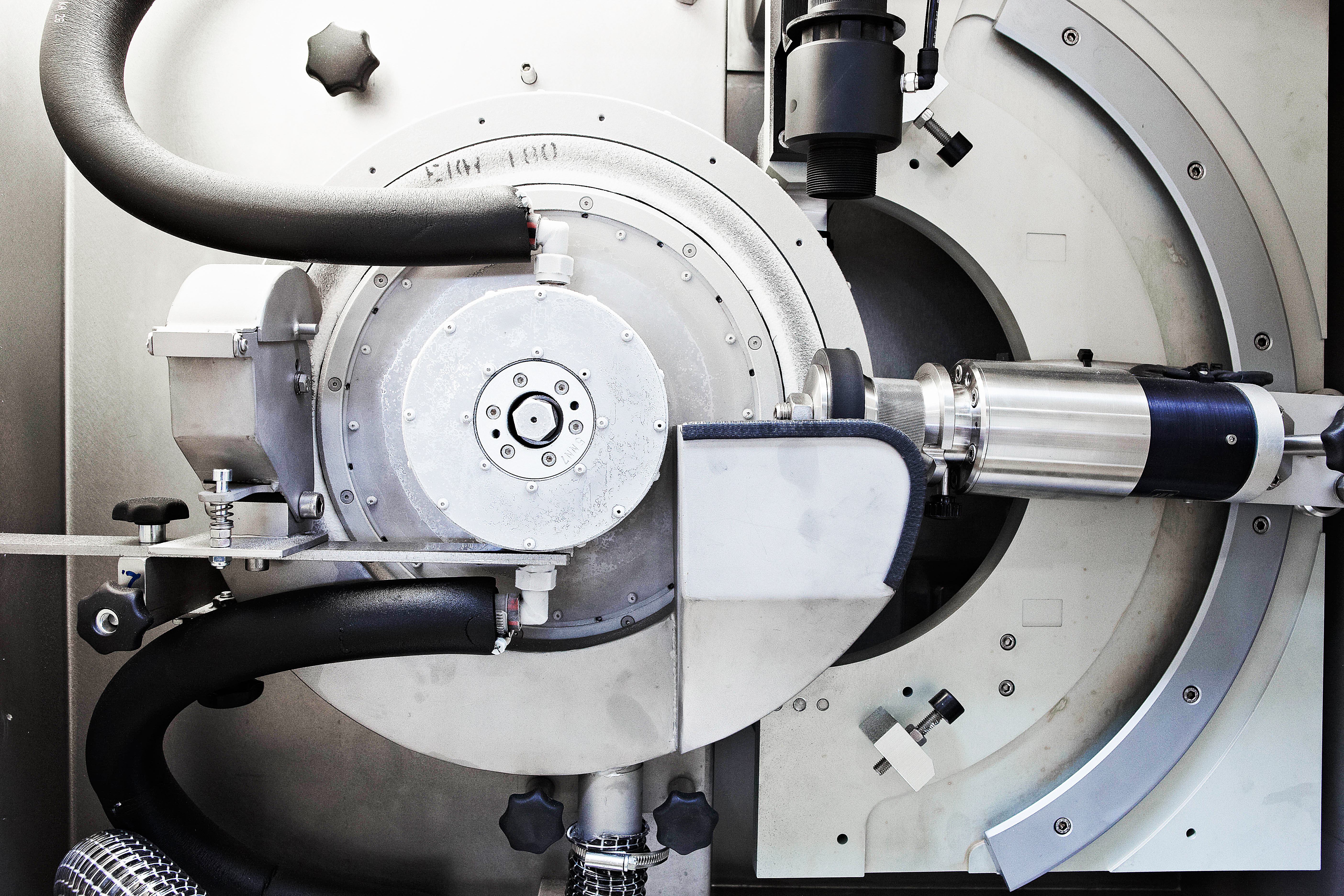 VMI LAT100 tire tread compound tester